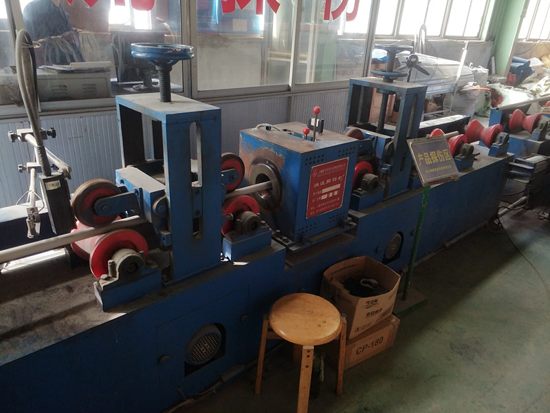 Eddy current testing of pipe flaw detection