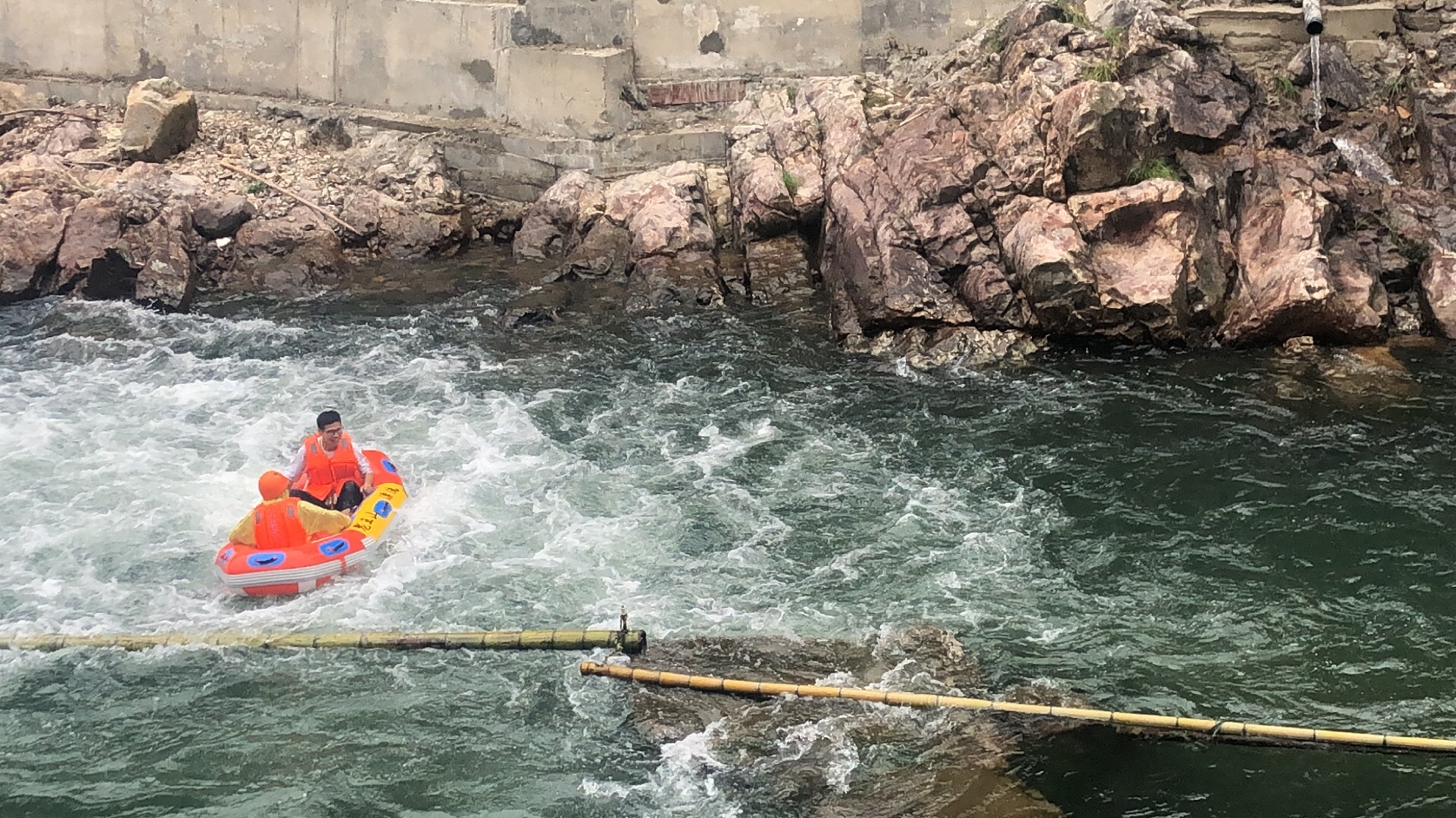 View the bamboo sea, Fight riptide rafting! A wonderful team activity