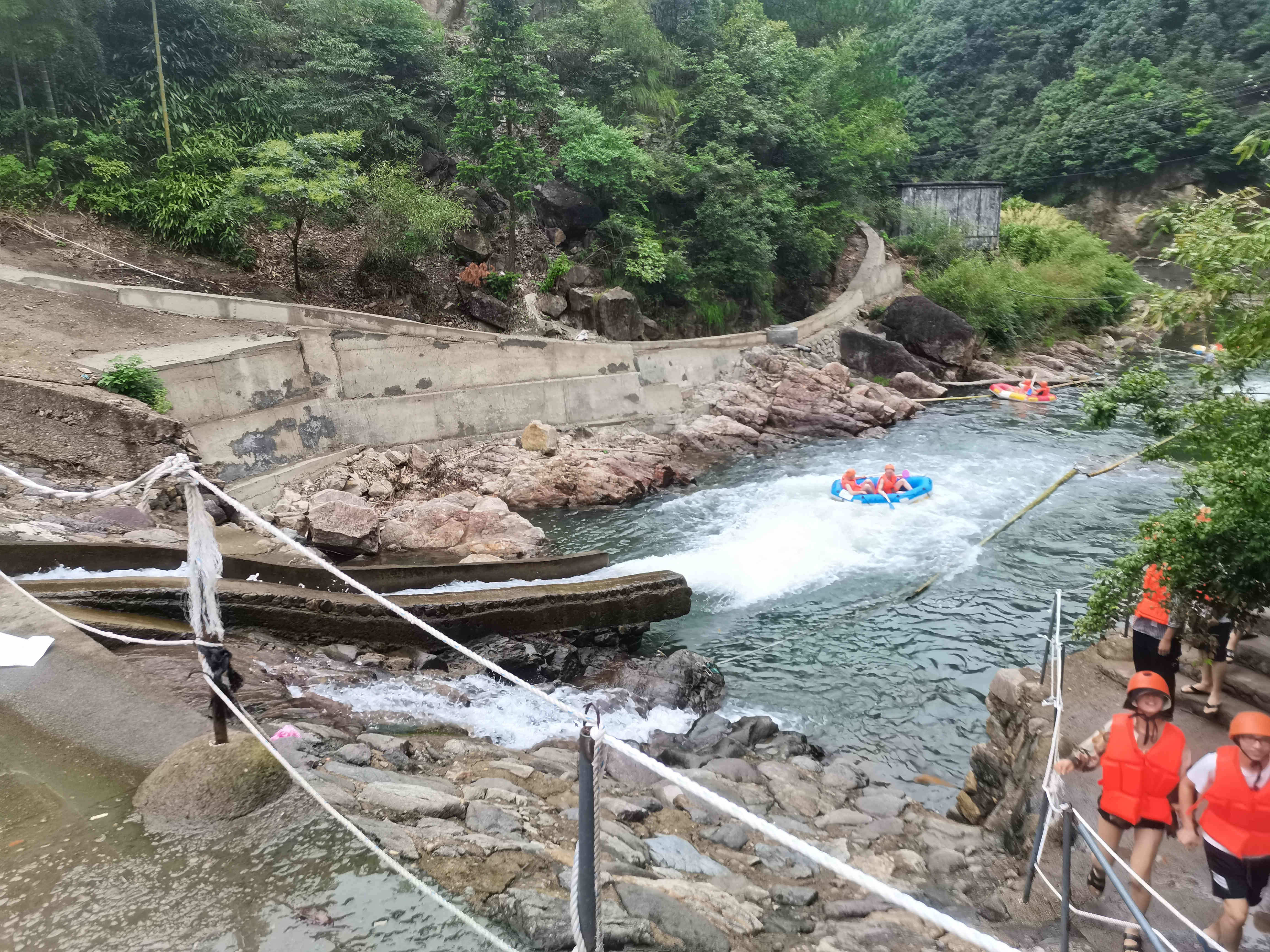 View the bamboo sea, Fight riptide rafting! A wonderful team activity